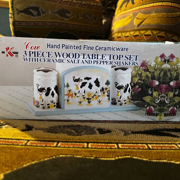 3 Piece wood tabletop set with ceramic salt and pepper shakers - Picture 1 of 3